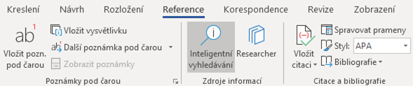 Na obrázku je karta Reference aplikace Word, ve které se nachází Inteligentní vyhledávání.