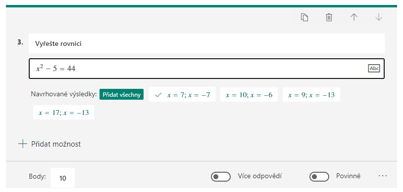 Na obrázku je ukázáno, jak psát a generovat matematické úlohy a jejich výsledky v aplikaci Microsoft Forms.