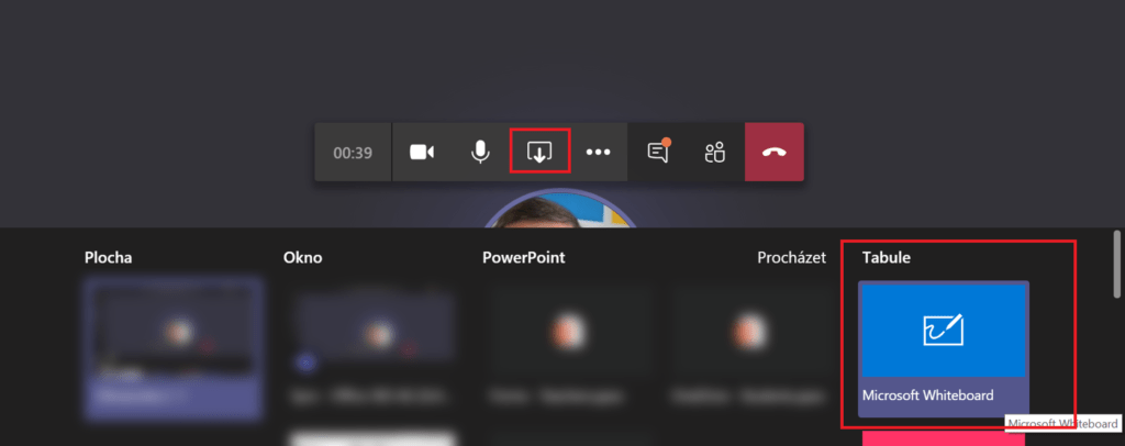 Na obrázku je snímek, jak sdílet tabuli aplikace Whiteboard při hovoru v aplikaci Microsoft Teams.
