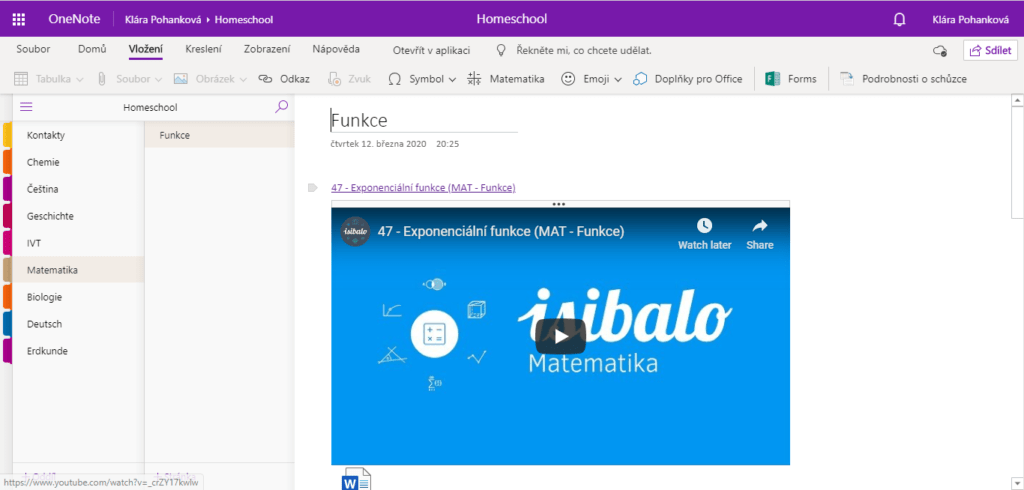 Snímek obrazovky ukazující, jak vložit online video do aplikace OneNote.