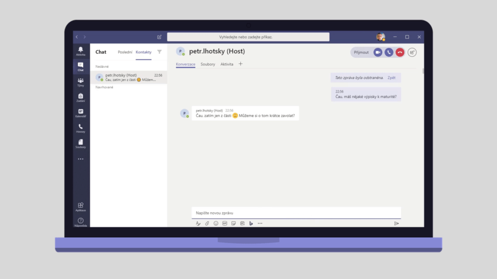 Na obrázku je ukázka soukromého chatu v aplikaci Microsoft Teams.