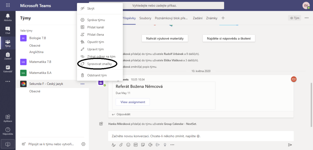 Na obrázku je znázorněna funkce Spravovat značky v nabídce tří teček u názvu týmu v Microsoft Teams.