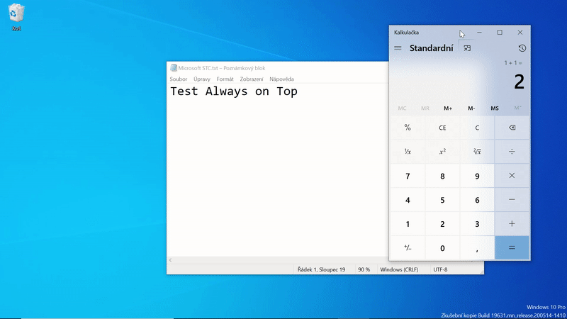 Na obrázku je zobrazena zkouška funkce Always on Top u aplikace Kalkulačka.
