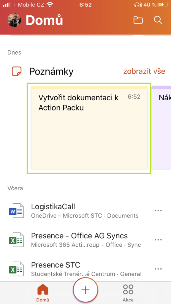 Na obrázku je úvodní obrazovka Domů včetně sekce Poznámky.