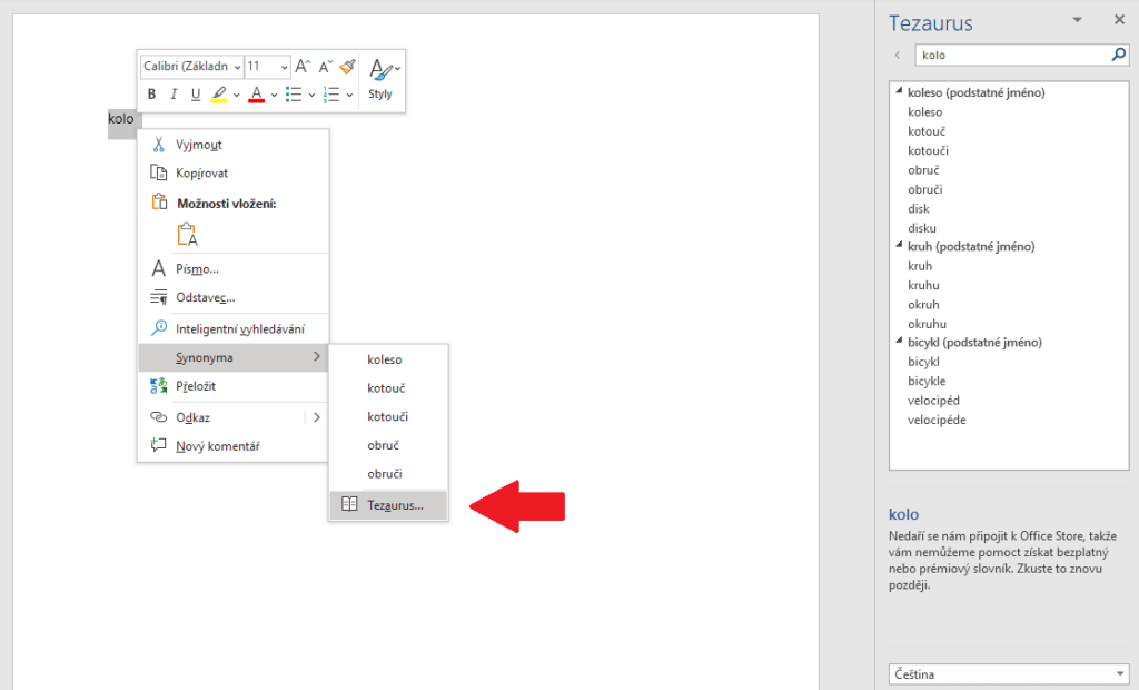 Na obrázku je aplikace Word se zvýrazněnými funkcemi Synonyma a Tezaurus po kliknutí pravým tlačítkem na označený text.