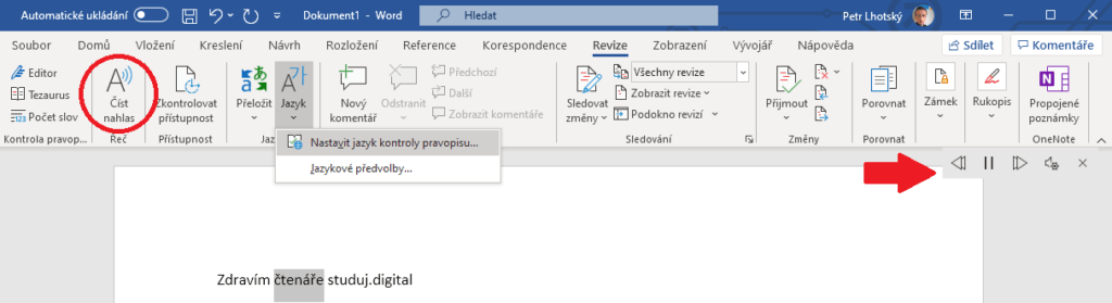 Na obrázku je aplikace Word se zvýrazněnými funkcemi Číst nahlas a Jazyk na kartě Revize.