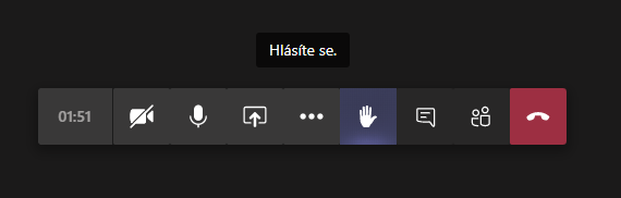 Na obrázku je znázorněná funkce zvednutí ruky při online schůzce v aplikaci Microsoft Teams.