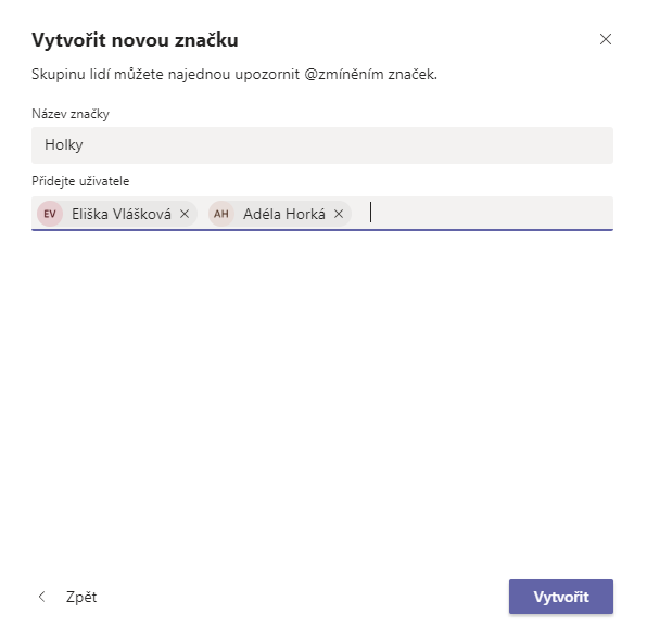 Na obrázku je znázorněno vytváření nové značky v Microsoft Teams, včetně jejího názvu a přidávání uživatelů.