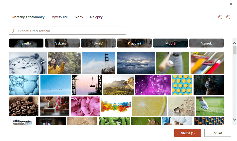 Na obrázku je okno Obrázky z fotobanky, kde si lze vybrat obrázky, výřezy lidí, ikony a nálepky v aplikacích Office.