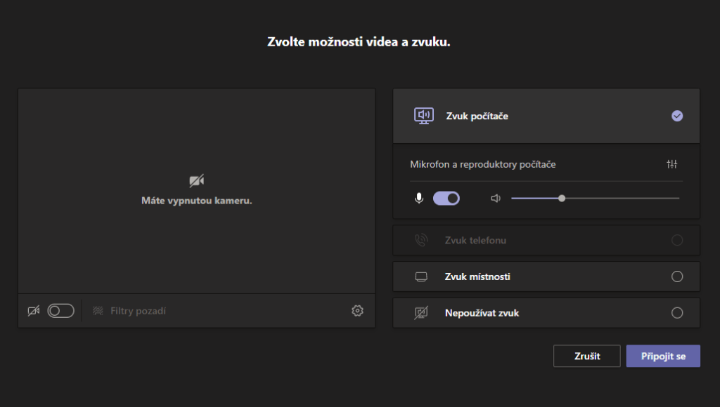 Na obrázku jsou možnosti nastavení webkameru a zvuku před hovorem v aplikaci Microsoft Teams.
