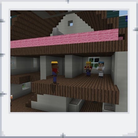 Prostředí Minecraft mapy - pohled na strukturu udržitelného domu