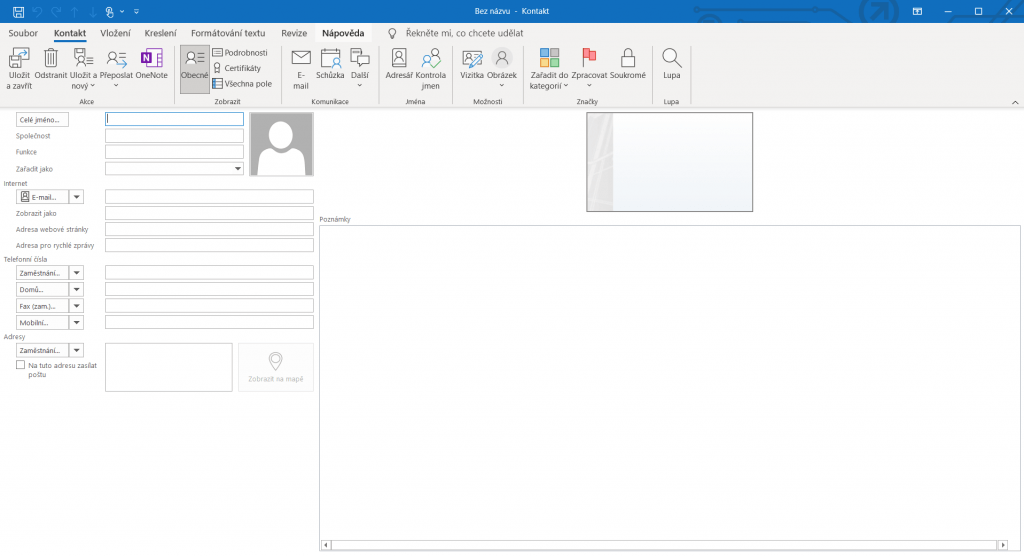 Screenshot z desktopové aplikace Outlook. Obrázek ukazuje okno přidávání kontaktu po kliknutí na tlačítko Nový Kontakt v Outlooku.