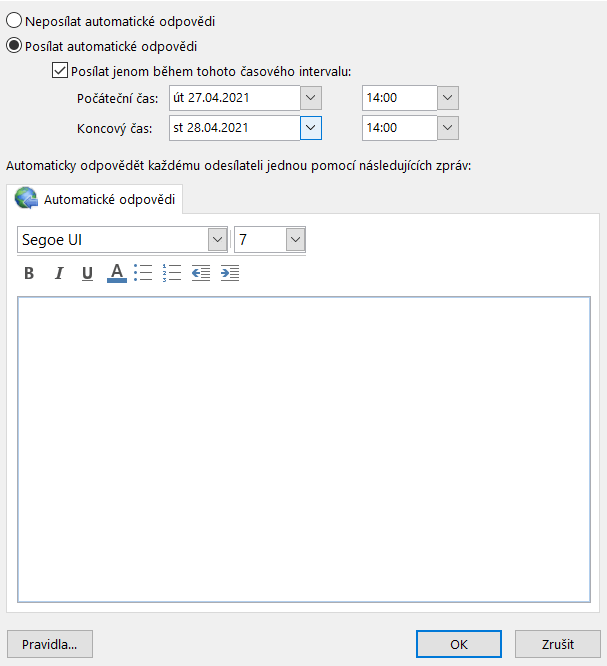 Screenshot z desktopové aplikace Outlook. Obrázek ukazuje okénko, ve kterém nastavujete automatické odpovědi. Nastavíte zde, kdy chcete automaticky odesílat automatické odpovědi a napíšete samotnou zprávu.