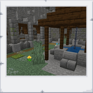 Na obrázku v minecraft je studna na travnatém povrchu, v pozadí jsou kamenné sloupy před stěnou budovy kláštera